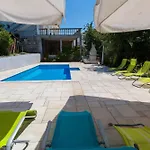 Apartman 9 *