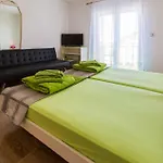 Apartman 9 *